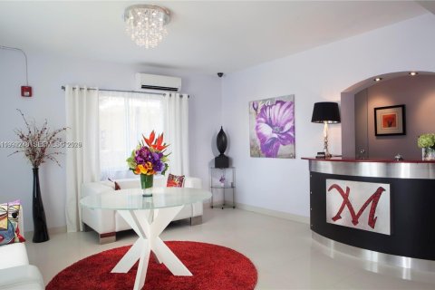 Commercial property in Miami Beach, Florida № 2067609 - photo 12