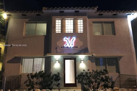 Commercial property in Miami Beach, Florida № 2067609 - photo 11