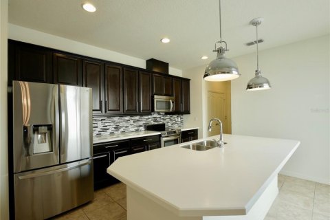 Townhouse in Windermere, Florida 3 bedrooms, 177.63 sq.m. № 2393404 - photo 8