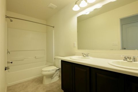 Townhouse in Windermere, Florida 3 bedrooms, 177.63 sq.m. № 2393404 - photo 18