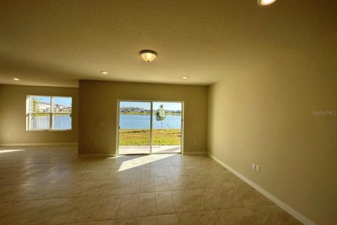 Casa en venta en Kissimmee, Florida, 5 dormitorios, 242.94 m2 № 1873364 - foto 13