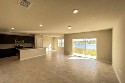 Casa en venta en Kissimmee, Florida, 5 dormitorios, 242.94 m2 № 1873364 - foto 5