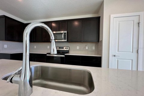 Casa en venta en Kissimmee, Florida, 5 dormitorios, 242.94 m2 № 1873364 - foto 6