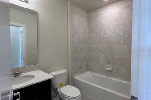 Casa en venta en Kissimmee, Florida, 5 dormitorios, 242.94 m2 № 1873364 - foto 18