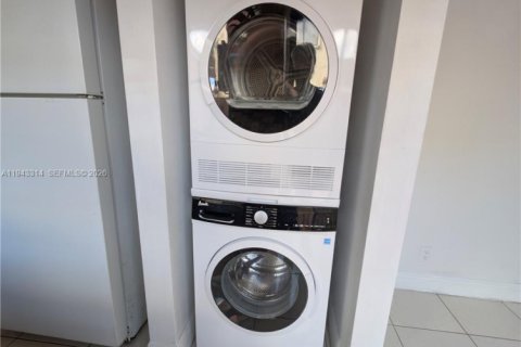 Touwnhouse à vendre à Hialeah, Floride: 2 chambres, 92.07 m2 № 1999567 - photo 25