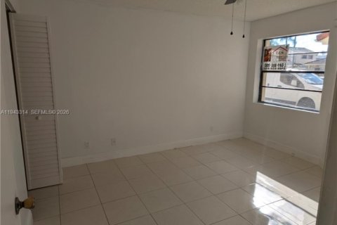 Touwnhouse à vendre à Hialeah, Floride: 2 chambres, 92.07 m2 № 1999567 - photo 18