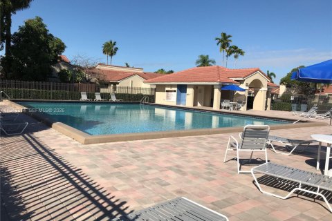 Touwnhouse à vendre à Hialeah, Floride: 2 chambres, 92.07 m2 № 1999567 - photo 3