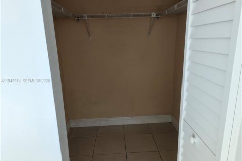 Touwnhouse à vendre à Hialeah, Floride: 2 chambres, 92.07 m2 № 1999567 - photo 19