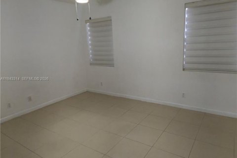 Touwnhouse à vendre à Hialeah, Floride: 2 chambres, 92.07 m2 № 1999567 - photo 20
