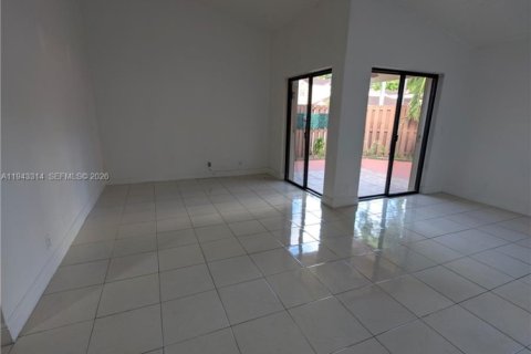 Touwnhouse à vendre à Hialeah, Floride: 2 chambres, 92.07 m2 № 1999567 - photo 12