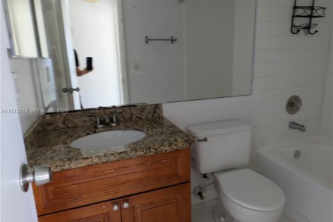 Touwnhouse à vendre à Hialeah, Floride: 2 chambres, 92.07 m2 № 1999567 - photo 15