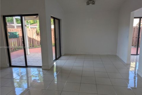 Touwnhouse à vendre à Hialeah, Floride: 2 chambres, 92.07 m2 № 1999567 - photo 14