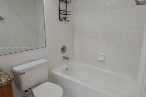 Touwnhouse à vendre à Hialeah, Floride: 2 chambres, 92.07 m2 № 1999567 - photo 17