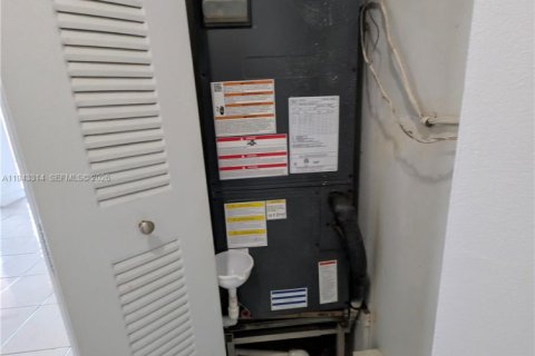 Touwnhouse à vendre à Hialeah, Floride: 2 chambres, 92.07 m2 № 1999567 - photo 10