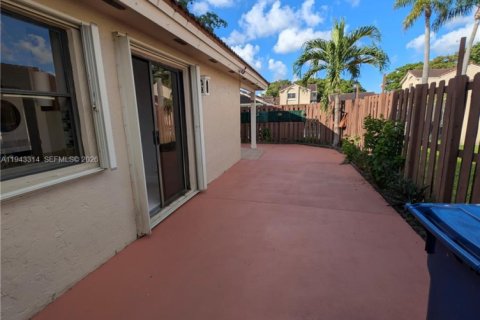 Touwnhouse à vendre à Hialeah, Floride: 2 chambres, 92.07 m2 № 1999567 - photo 30