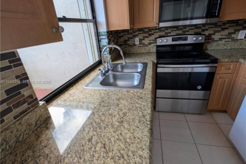 Touwnhouse à vendre à Hialeah, Floride: 2 chambres, 92.07 m2 № 1999567 - photo 26