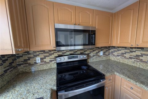 Touwnhouse à vendre à Hialeah, Floride: 2 chambres, 92.07 m2 № 1999567 - photo 27