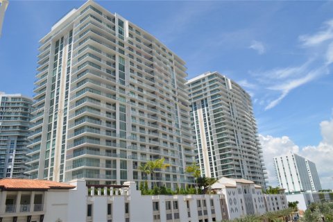 Condominio en Sunny Isles Beach, Florida, 2 dormitorios  № 2030550