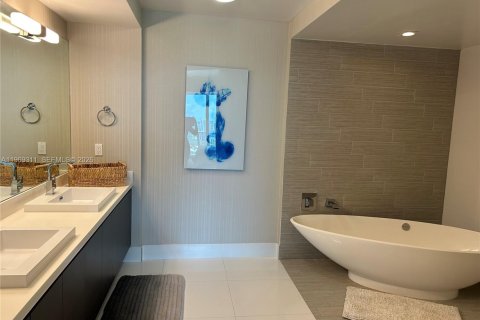 Condominio en venta en Sunny Isles Beach, Florida, 2 dormitorios, 143.16 m2 № 2030550 - foto 18