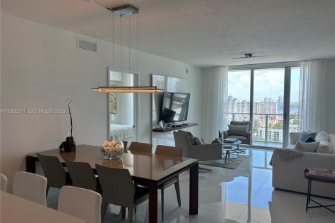 Condominio en venta en Sunny Isles Beach, Florida, 2 dormitorios, 143.16 m2 № 2030550 - foto 7
