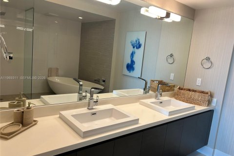 Condominio en venta en Sunny Isles Beach, Florida, 2 dormitorios, 143.16 m2 № 2030550 - foto 17