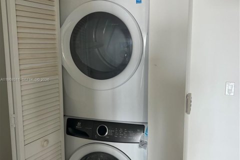 Condominio en venta en Sunny Isles Beach, Florida, 2 dormitorios, 143.16 m2 № 2030550 - foto 26