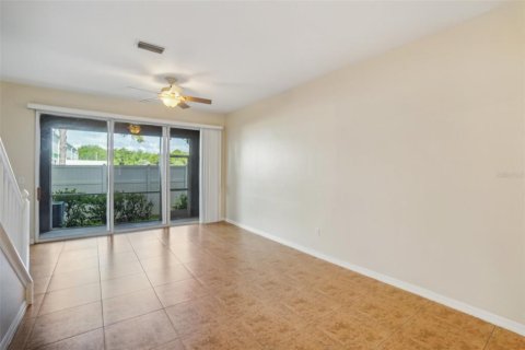 Adosado en alquiler en Tampa, Florida, 2 dormitorios, 115.2 m2 № 1909756 - foto 17