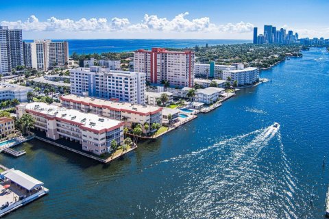 Condominio en Hallandale Beach, Florida, 1 dormitorio  № 2016188