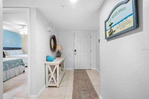 Condo in Indian Shores, Florida, 2 bedrooms № 2202498 - photo 20