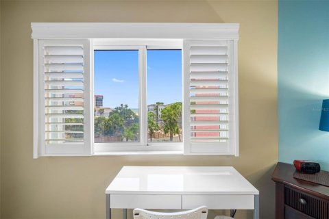 Condo in Indian Shores, Florida, 2 bedrooms № 2202498 - photo 17