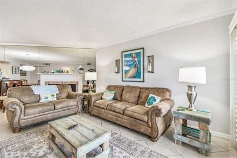 Condo in Indian Shores, Florida, 2 bedrooms № 2202498 - photo 4