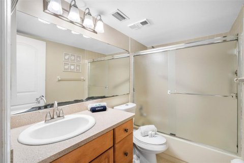 Condo in Indian Shores, Florida, 2 bedrooms № 2202498 - photo 27