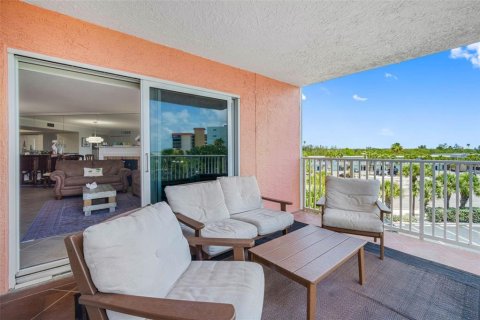 Condo in Indian Shores, Florida, 2 bedrooms № 2202498 - photo 22