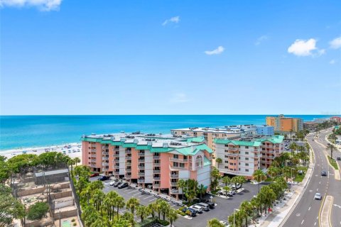 Condo in Indian Shores, Florida, 2 bedrooms № 2202498 - photo 29