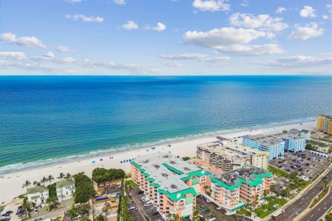 Condo in Indian Shores, Florida, 2 bedrooms № 2202498