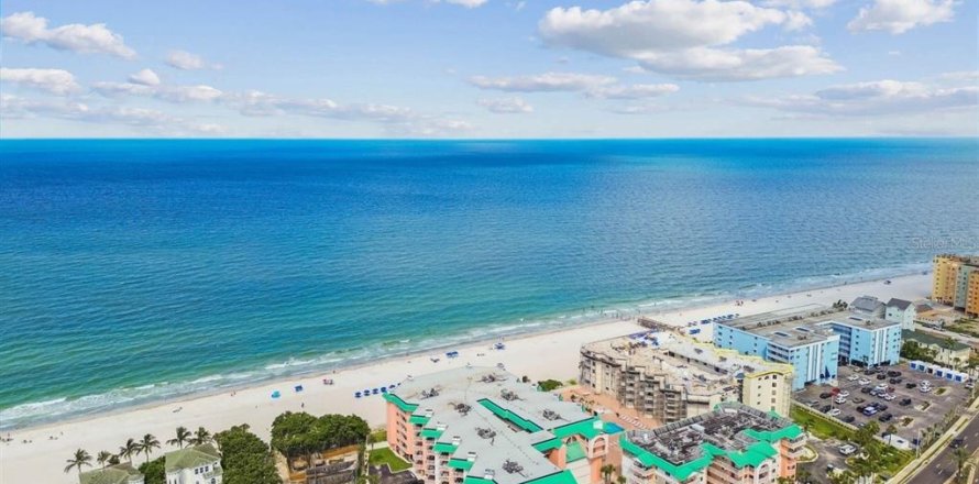Condo in Indian Shores, Florida, 2 bedrooms № 2202498