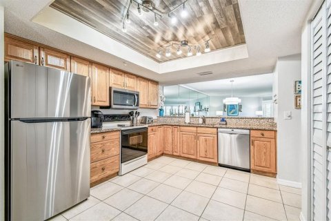 Condo in Indian Shores, Florida, 2 bedrooms № 2202498 - photo 9