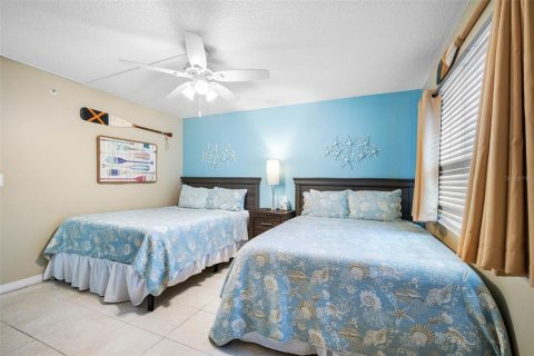 Condo in Indian Shores, Florida, 2 bedrooms № 2202498 - photo 19