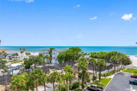 Condo in Indian Shores, Florida, 2 bedrooms № 2202498 - photo 28