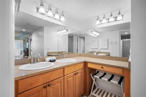 Condo in Indian Shores, Florida, 2 bedrooms № 2202498 - photo 26