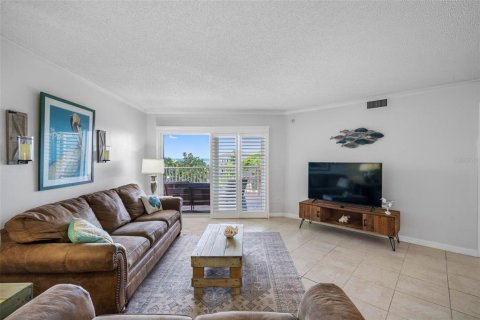 Condo in Indian Shores, Florida, 2 bedrooms № 2202498 - photo 6