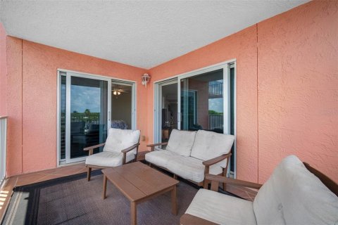 Condo in Indian Shores, Florida, 2 bedrooms № 2202498 - photo 21