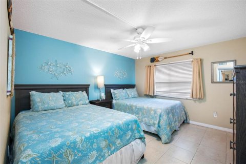 Condo in Indian Shores, Florida, 2 bedrooms № 2202498 - photo 18