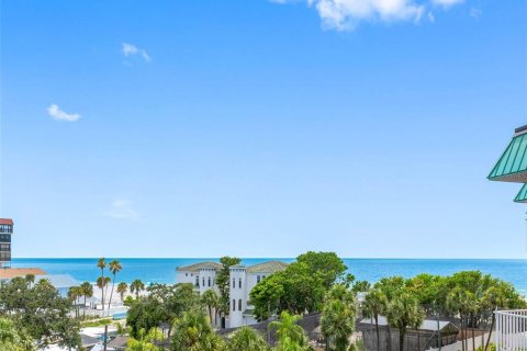 Condo in Indian Shores, Florida, 2 bedrooms № 2202498 - photo 23