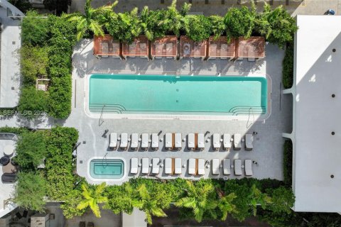 Купить кондоминиум в Майами, Флорида 2 спальни, 78.5м2, № 2048427 - фото 2