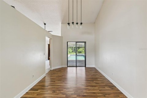 Casa en venta en Orlando, Florida, 4 dormitorios, 202.16 m2 № 2320946 - foto 9