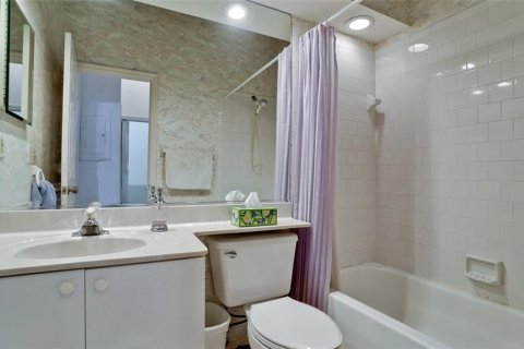 House in Bradenton, Florida 2 bedrooms, 143.72 sq.m. № 2216241 - photo 26
