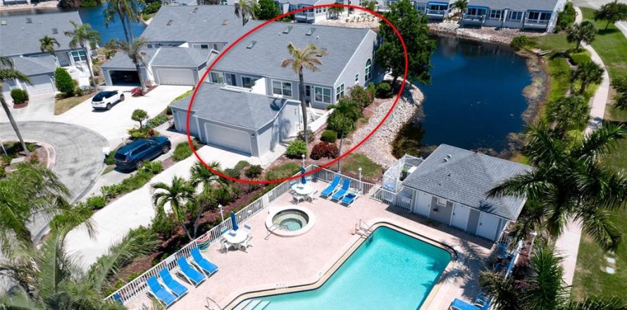 House in Bradenton, Florida 2 bedrooms, 143.72 sq.m. № 2216241