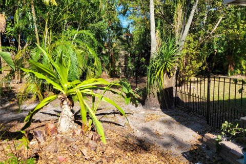 Снять в аренду квартиру в Уилтон-Мэнорс, Флорида 1 спальня, 396.23м2, № 2057834 - фото 18