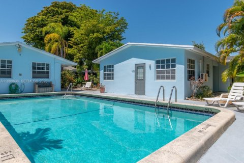 Снять в аренду квартиру в Уилтон-Мэнорс, Флорида 1 спальня, 396.23м2, № 2057834 - фото 21